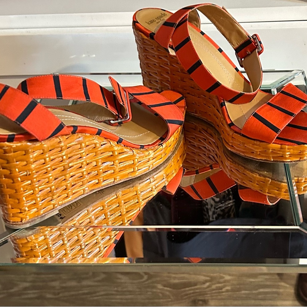 ADORABLE , KATE SPADE bright orange 🍊 and Navy blue striped sandals. Size 9 - Picture 3 of 12